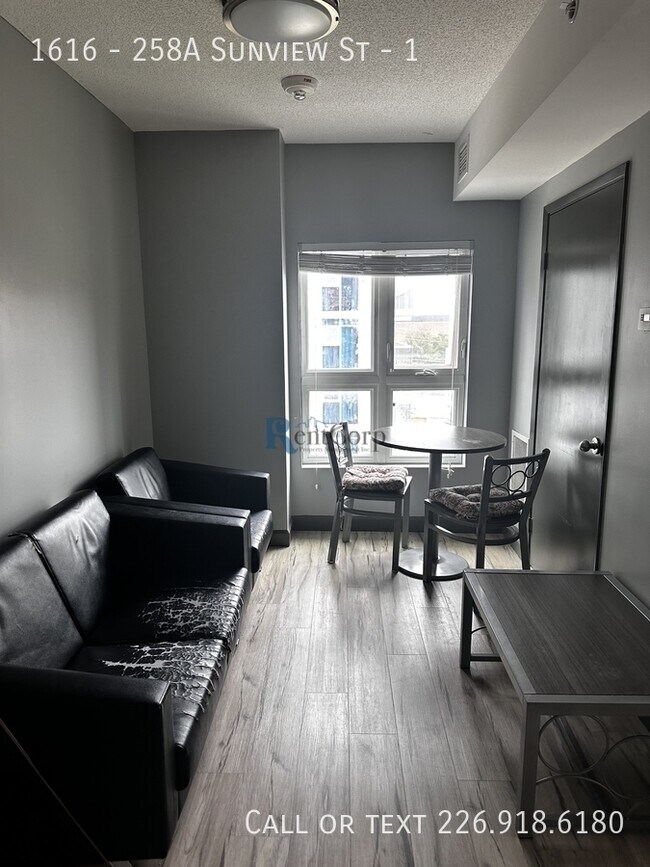 Photo - 258A-258A Sunview St