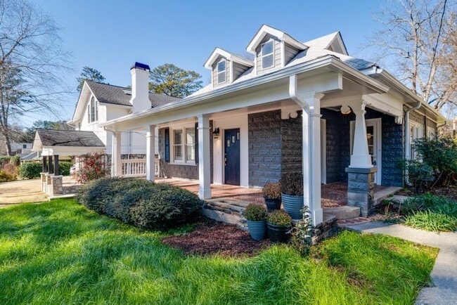 Photo - 1120 Standard Dr NE