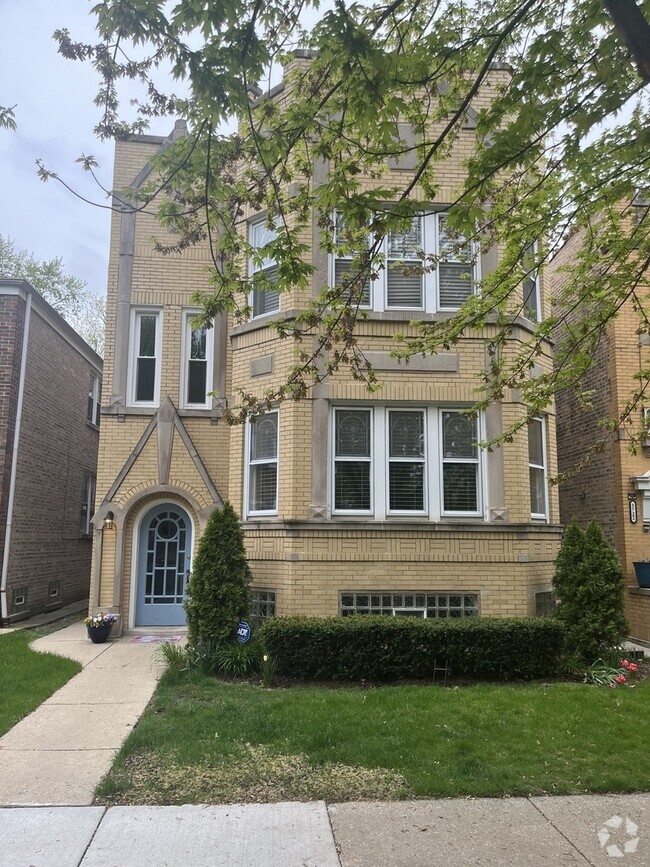 Building Photo - 5718 N Richmond St Rental