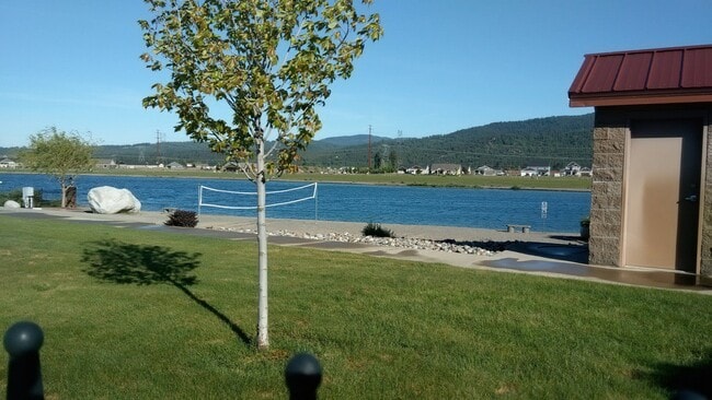 Photo - Beautiful Custom Home in The Cove at The radiant Lake Estates