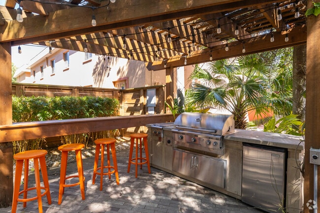 Grill Area - Bayshore Palms at Soho