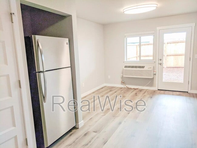 Photo - 8300 SE Flavel St