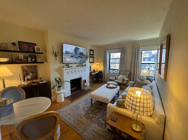 Photo - 456 Beacon St