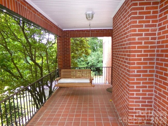 Photo - 1631 Maple Ave