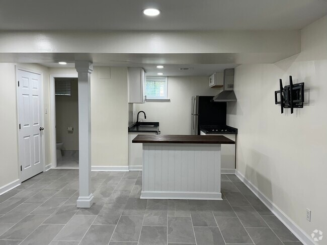 Building Photo - 8406 Spruce Hill Dr Rental