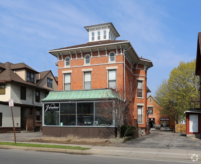 Photo - 217 Alexander St