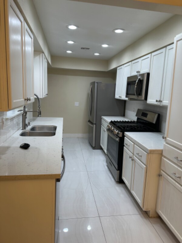 Photo - 704 Mc Dermit St