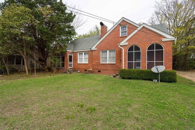 Photo - In the heart of Old Cloverdale!