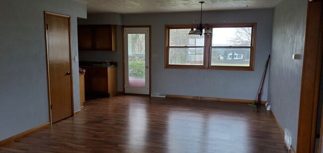 Photo - 728 N 2853rd Rd