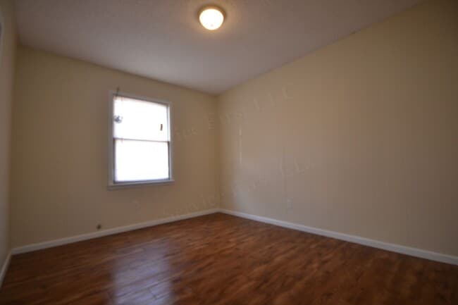 Photo - South Street Apartments Unidad D