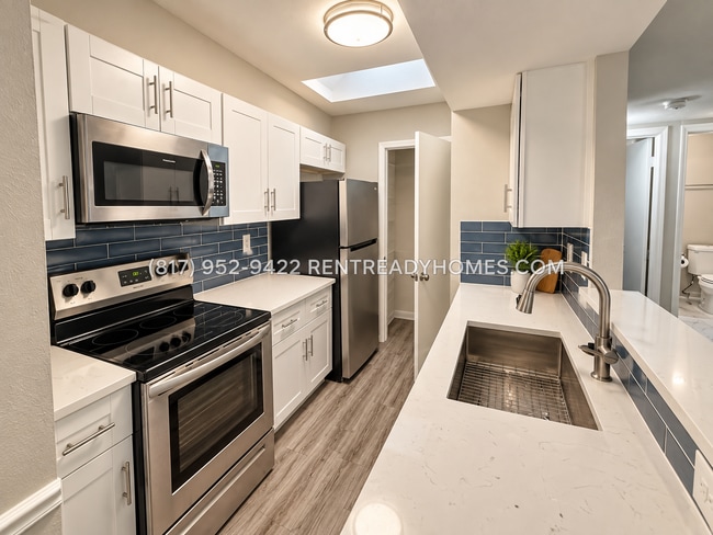 450 Dollins St