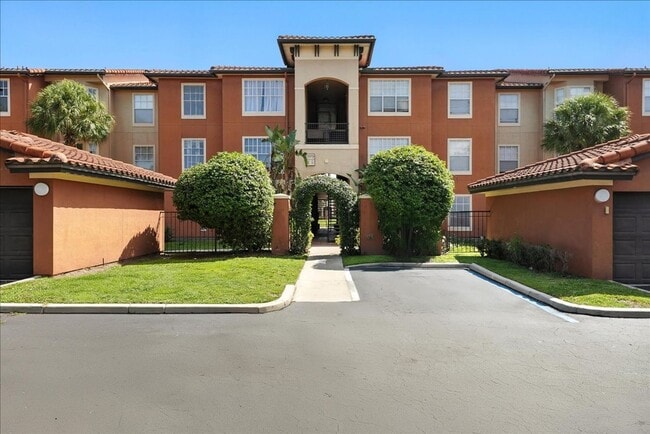 Building Photo - 5560 Metrowest Blvd Unit #108