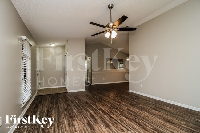 Photo - 836 Sylvia Dr