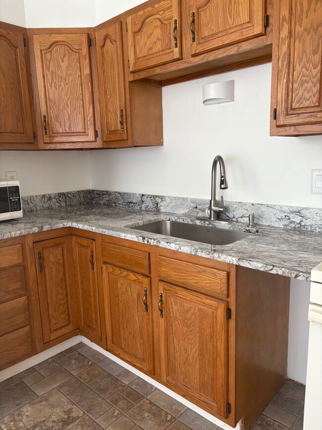 granite countertops - 183 Walnut Hill Rd Unit Left Side
