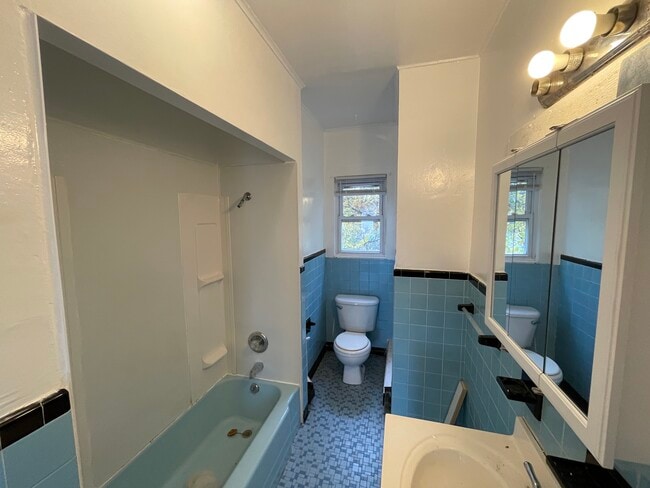 Building Photo - 515 Columbus Ave Unit 2