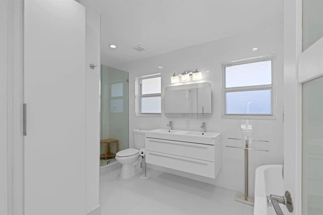 Photo - Southeast 7th Avenue, Pompano Beach, FL 33060 - 3 BR 3 BA house