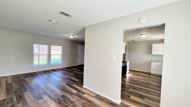 Photo - 1704 Langford St