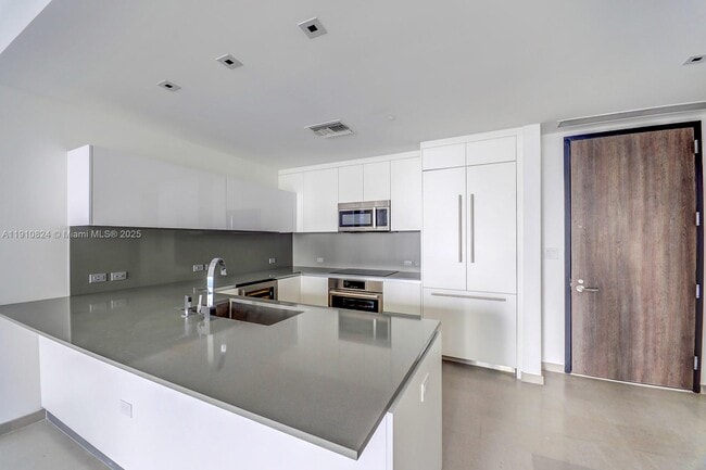 Photo - 88 SW 7th St