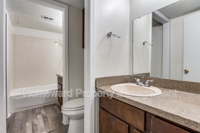 Photo - 3930 Portland St