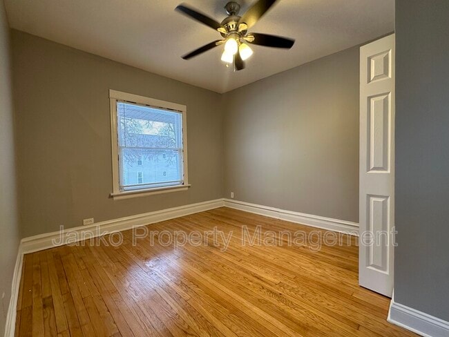 Photo - 856 N Mayfield Ave Unit 2n