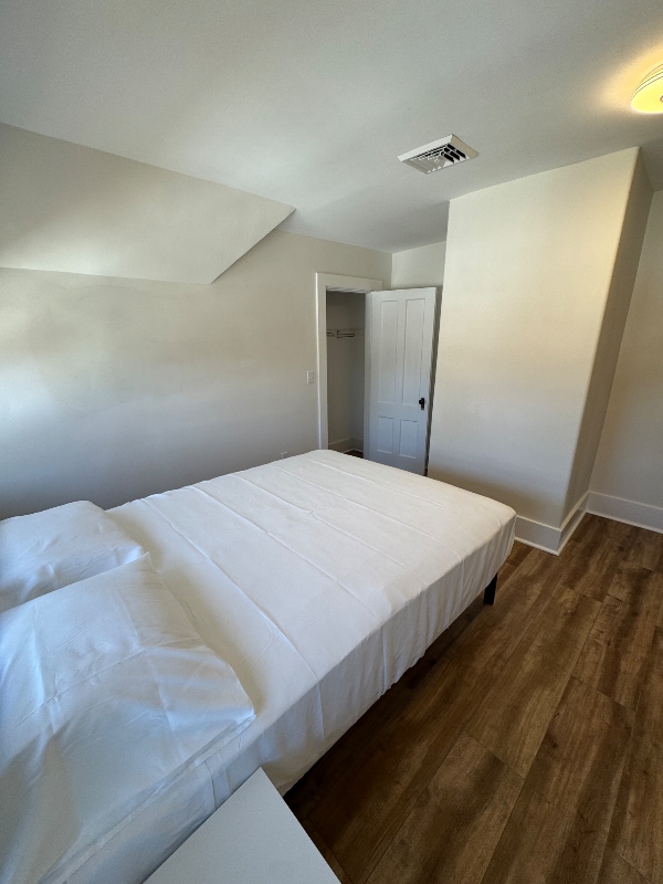 Photo - 79 College St