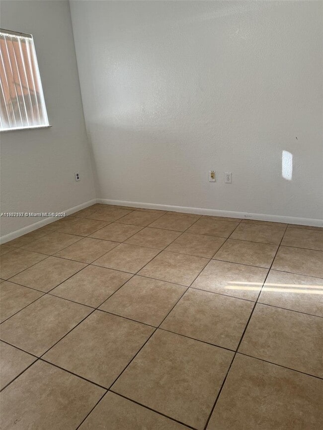 Photo - 915 SE 13th Rd