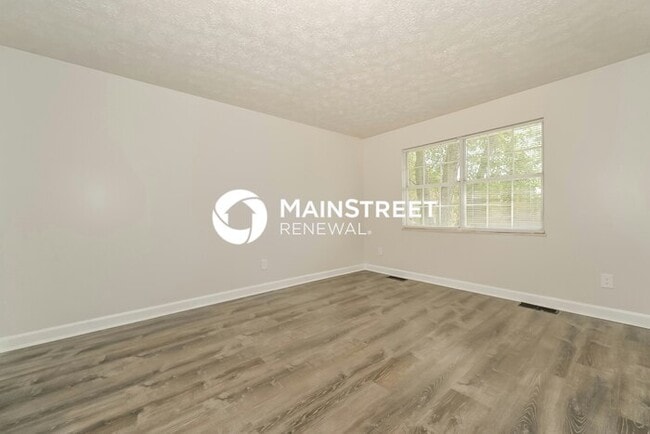 Photo - 3 Bedroom Pet-Friendly Home in Knoxville, TN with Main Street Renewal
