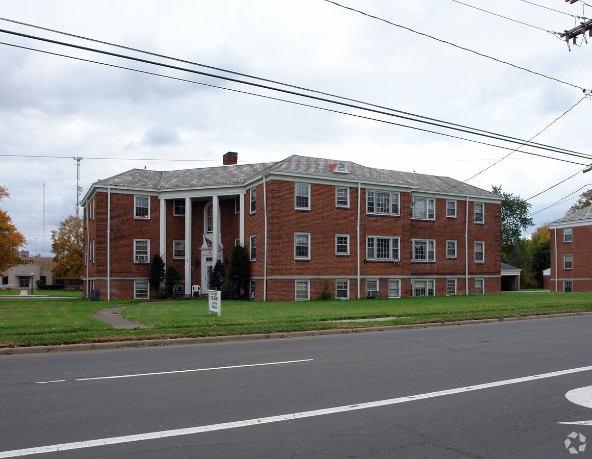 Photo - 369 E Midlothian Blvd Apartments