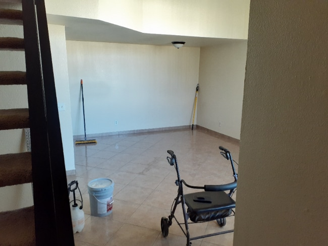 Building Photo - 3120 N 67th Ln