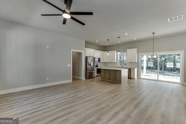 Photo - 125 Rains Rd