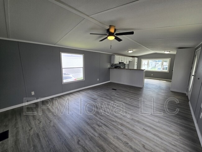 Photo - 700 W Ridgeway Ave