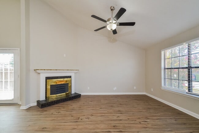 Photo - 4507 Nervin St