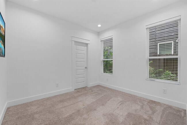 Photo - 513 Schweikhardt St