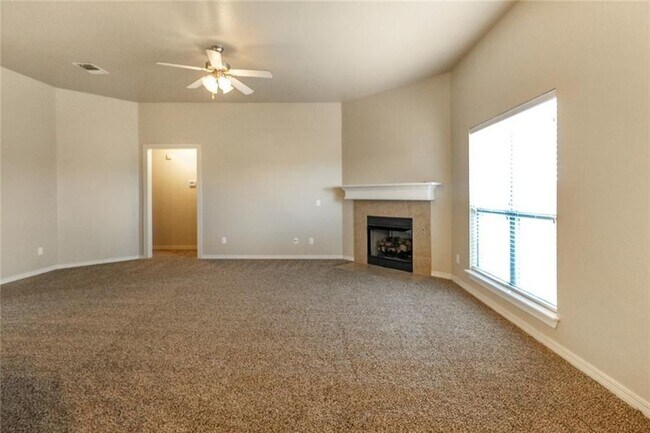Photo - Beautiful 4 + Bedroom Home in Gated North ...