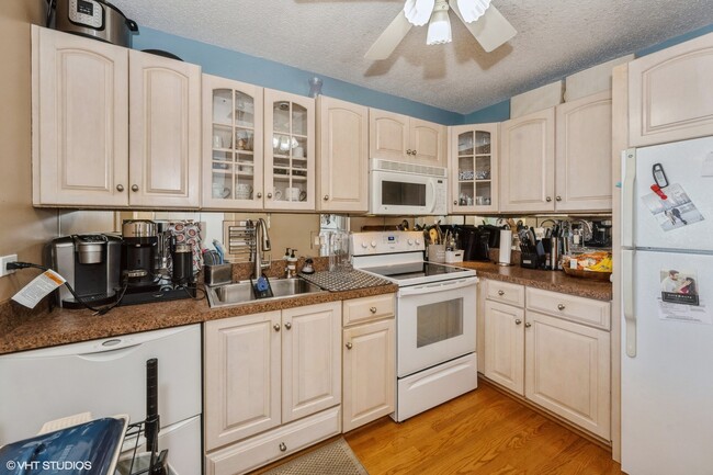 Photo - 111 W Maple St Unit 1508