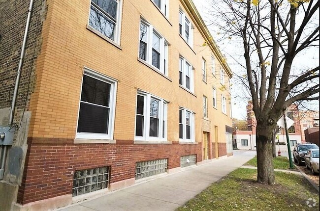 Building Photo - 2506 W Argyle St Unit 2 Rental