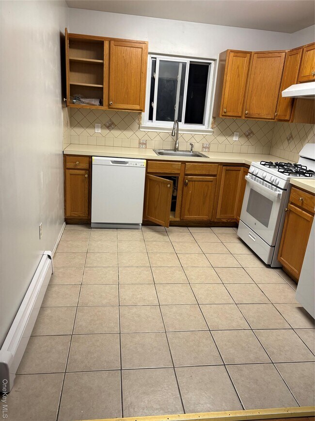 Photo - 10-55 Beach 22nd St Unidad 2 fl