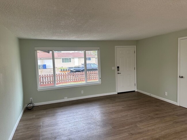 Photo - Beautifully updated 2 bed/1bath duplex in ...