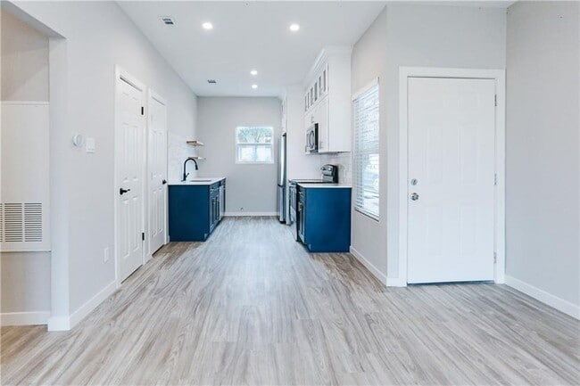 Photo - 9504 Menchaca Rd Unidad B