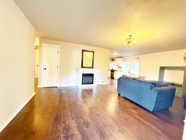 Photo - 144 Broad St W