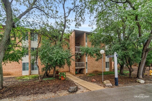 Building Photo - 1601 Fairway Dr Unit 2G
