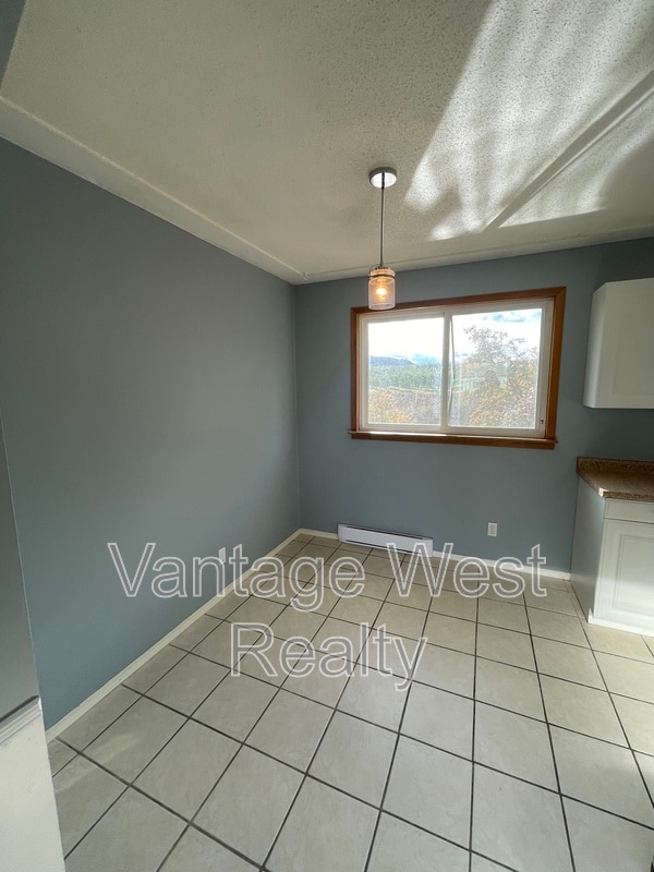 Photo - 2433 Sexsmith Rd
