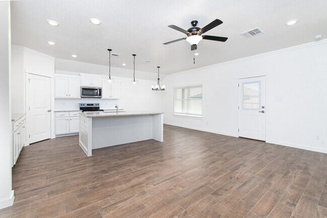 Photo - 1415 Flatland Trl