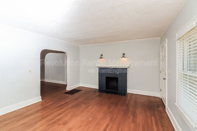 Photo - 371 Haas Ave SE