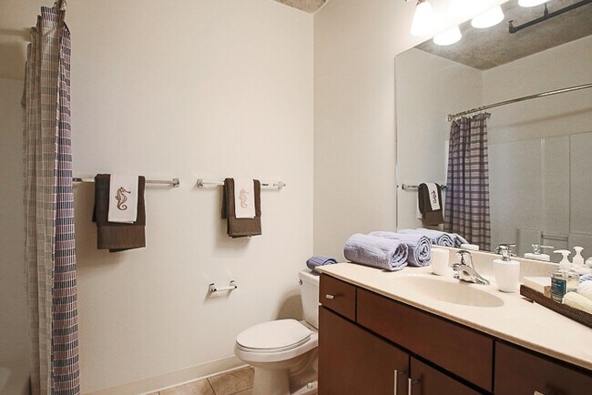 Photo - 755 S Clark St