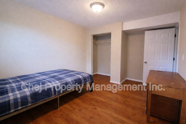 Photo - 14212-14114 114 St NW Unit Lower