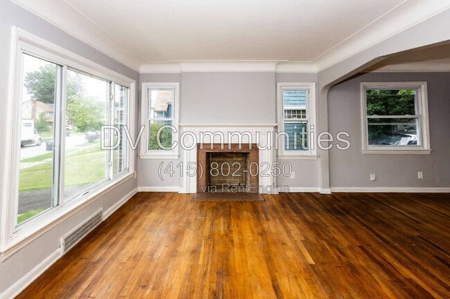 915 Clarence Rd
