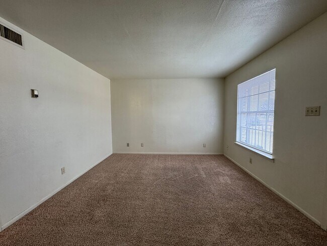 Photo - 228 Hold St Unidad 22