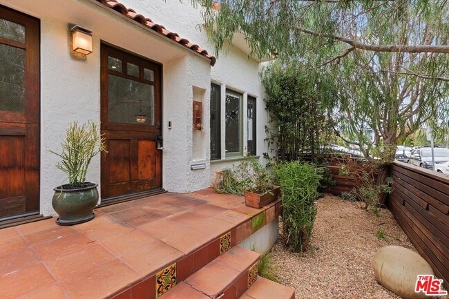 Photo - 228 Rennie Ave