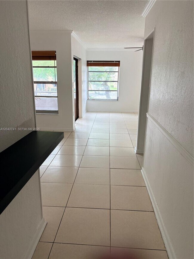 Photo - 17600 NW 68th Ave Unidad B2004